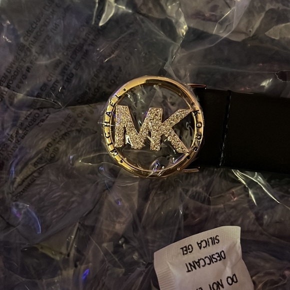 MICHAEL MICHAEL KORS
Leather Pavé Logo Belt - Picture 4 of 4